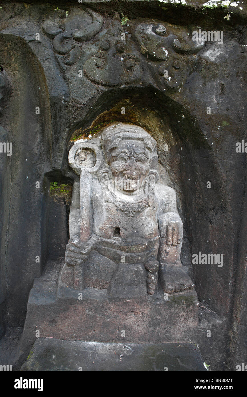 Yeh Pulu rilievo è un antico complesso di incisioni rupestri a Bedulu, nei pressi di Ubud, Bali. Foto Stock