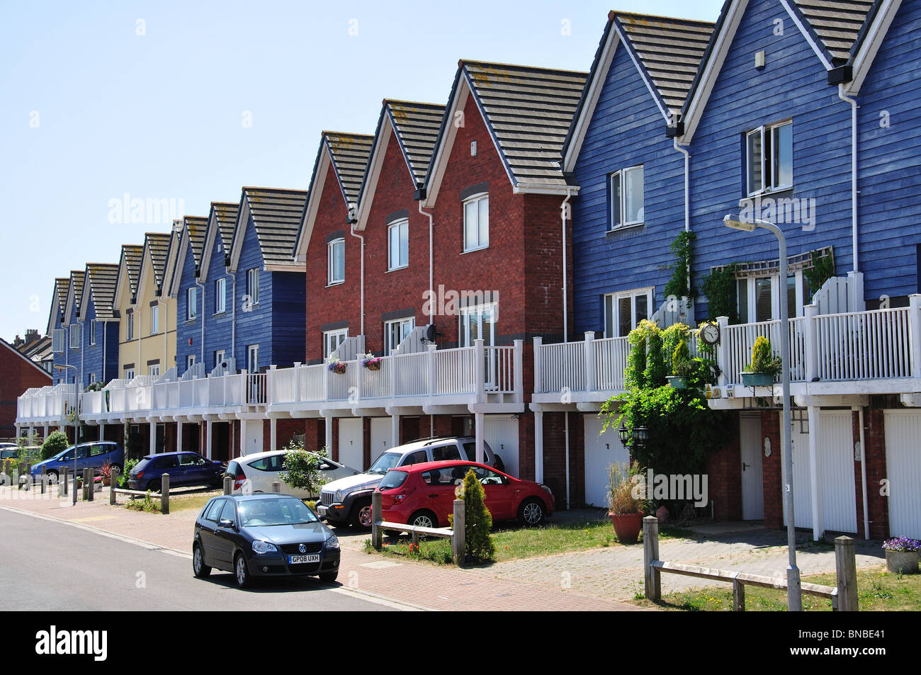 Moderne case a schiera, West Quay, Newhaven, East Sussex, England, Regno Unito Foto Stock