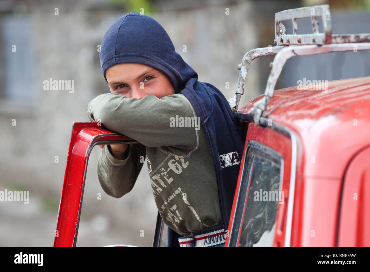 Svan boy in Mestia in Svaneti, Georgia Foto Stock