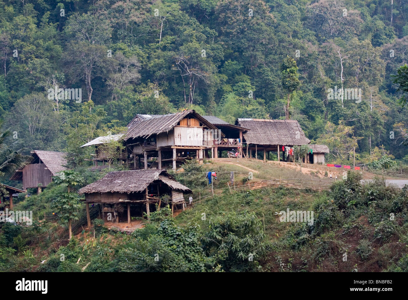 Mae Sam Laep, un Karen insediamento di rifugiati nei pressi della frontiera con la Birmania a Mae Hong Son Provincia, Thailandia Foto Stock