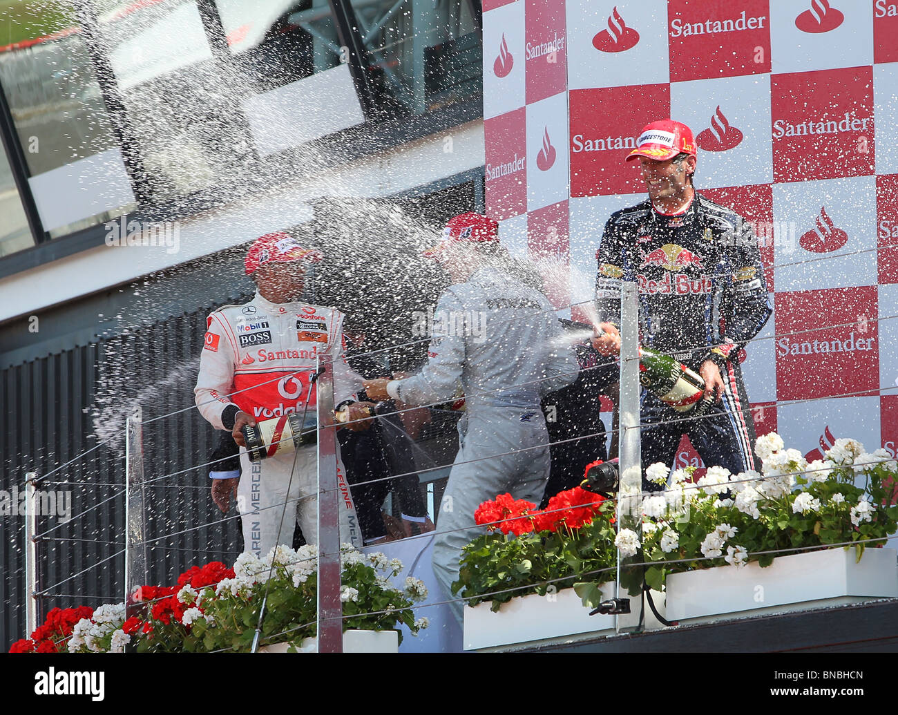 Mark Webber festeggiare sul podio alla fine del British Grand Prix di Formula 1 11 Luglio 2010 Foto Stock