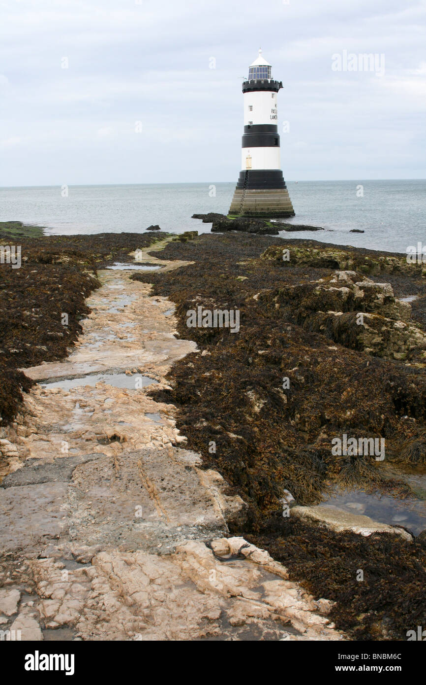 Faro di Penmon punto, Anglesey, Galles, Regno Unito Foto Stock