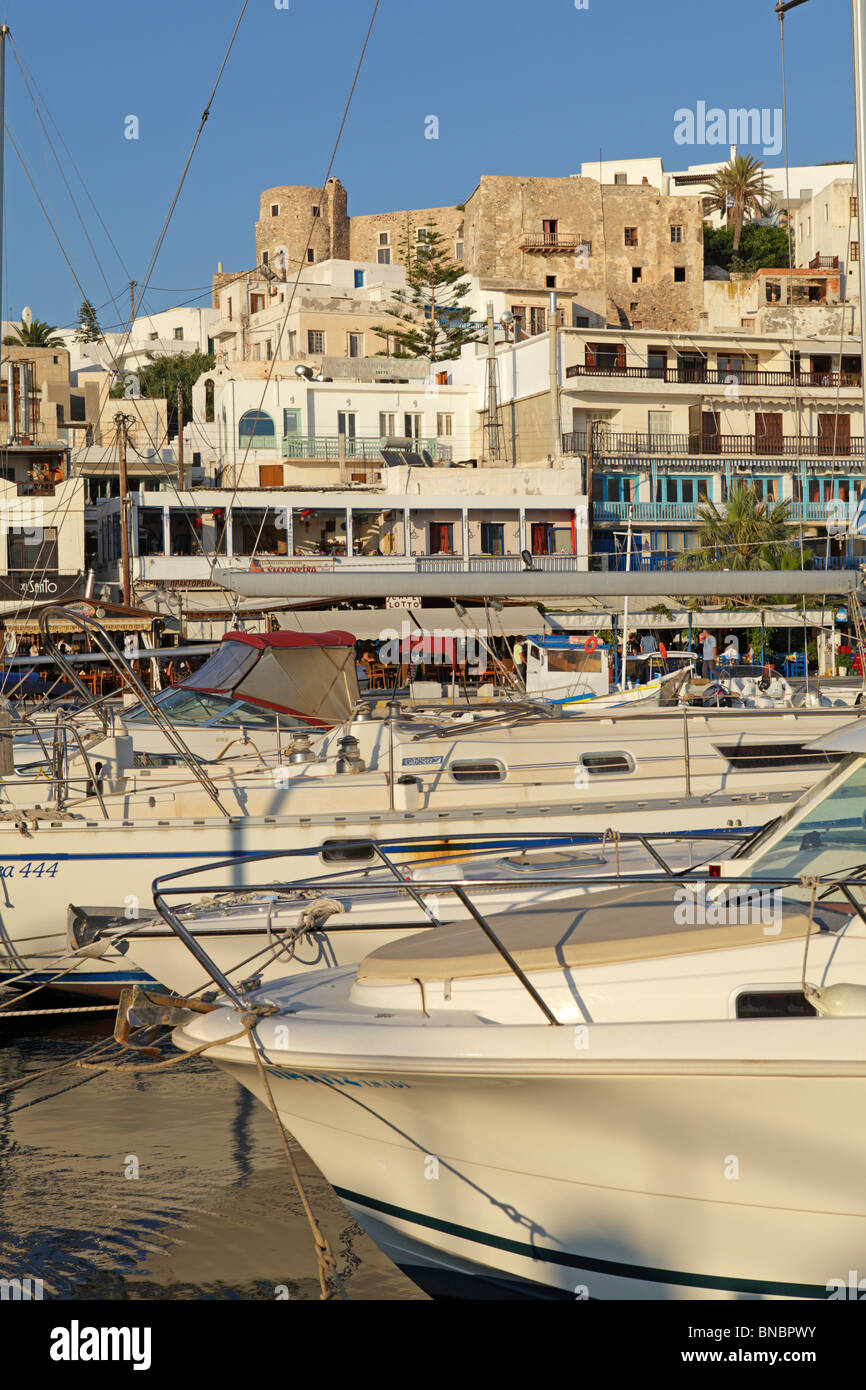 Marina della città di Naxos, Isola di Naxos, Cicladi, ISOLE DELL' EGEO, Grecia Foto Stock