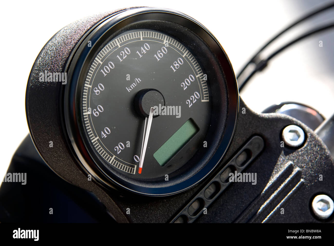 Nero tachimetro moto fotografia all'aperto Foto stock - Alamy