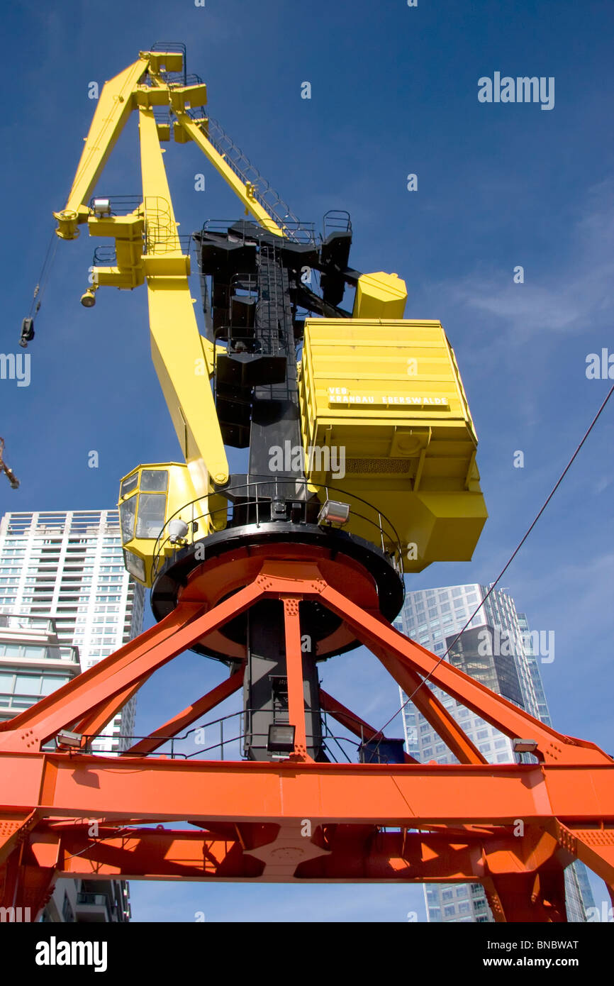 Gru Marine con cielo blu come sfondo Foto Stock