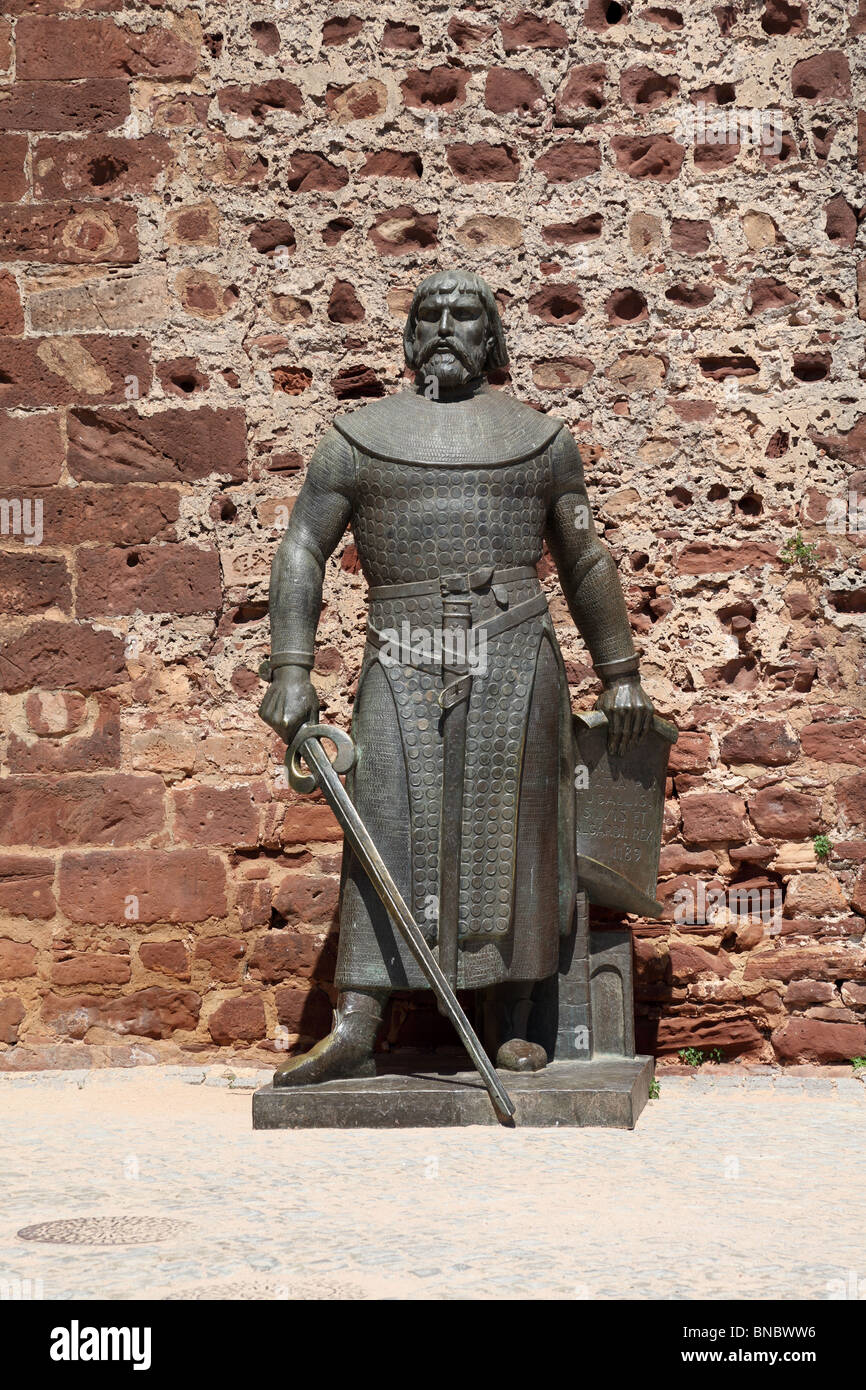 Statua del cavaliere presso il castello di Silves, Algarve Portogallo Foto Stock