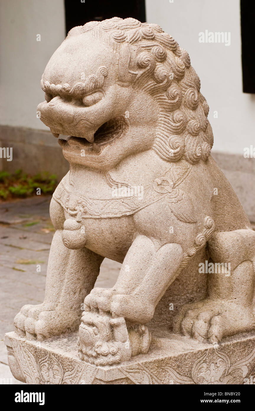 Lion custode statua, il Giardino Cinese, Montreal Giardino Botanico, Canada Foto Stock
