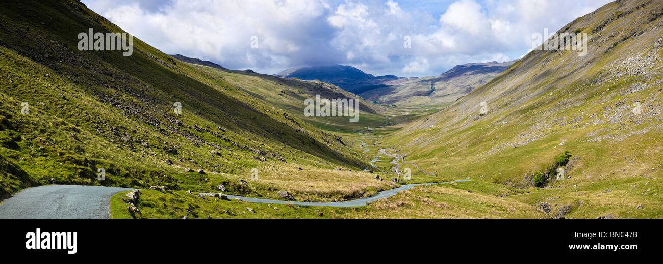 Wrynose Pass guardando verso Hardknott passare il Lake District Cumbria Inghilterra England Regno Unito Foto Stock