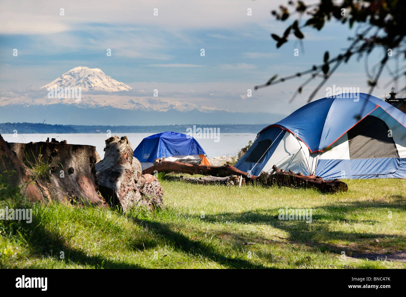 Primitive tent camp immagini e fotografie stock ad alta risoluzione - Alamy