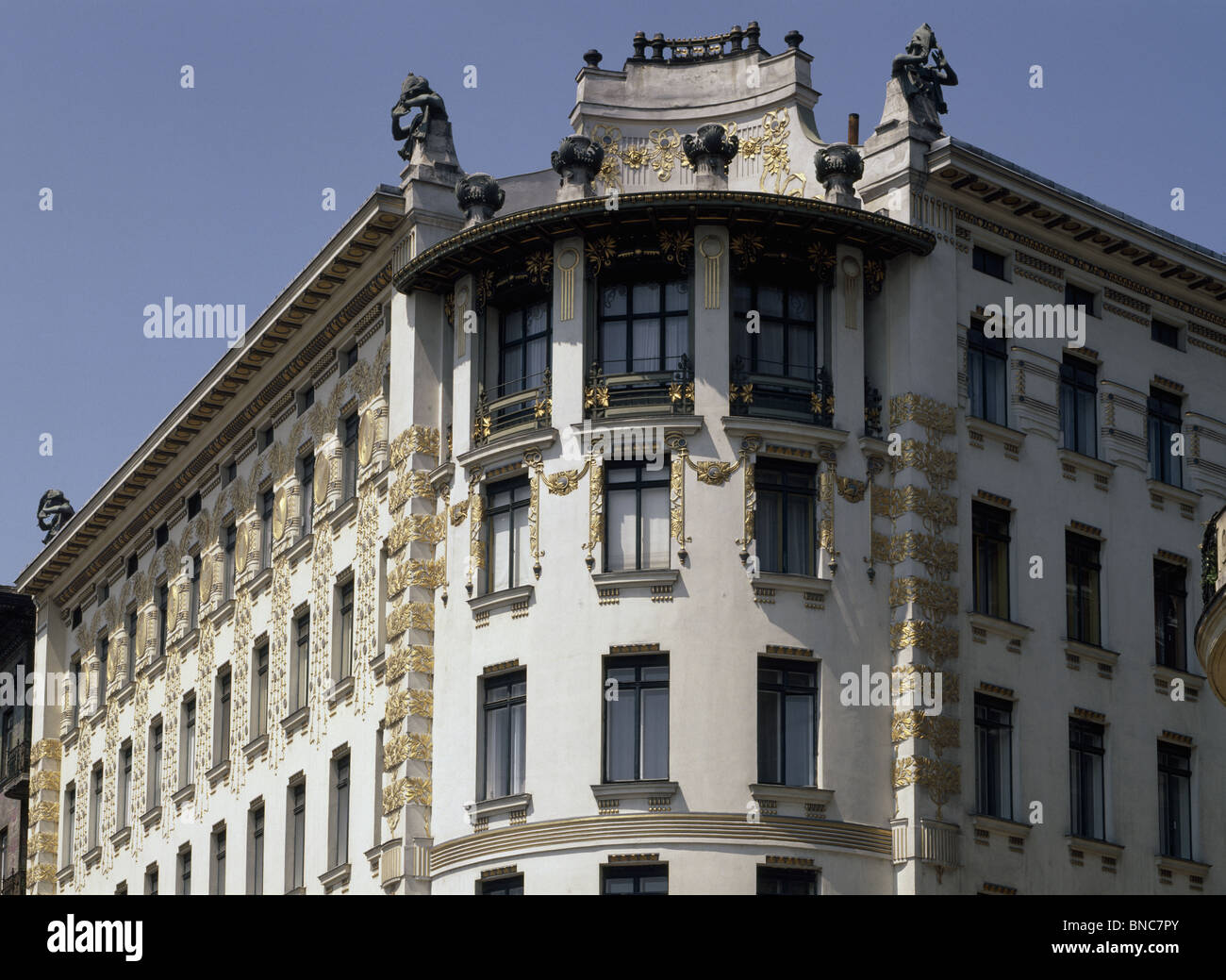Linke Wienzeile 38, Wien Vienna. Di proprietà e costruito 1898-9 come appartamento speculativa bock da Otto Wagner (1841-1918) Foto Stock