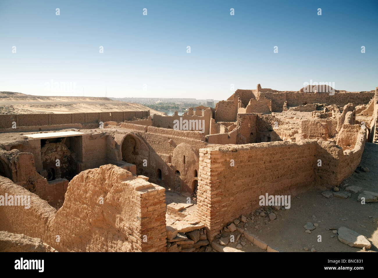 Una vista del VII secolo Monastero copto di San Simeone, vicino a Aswan, Alto Egitto Foto Stock