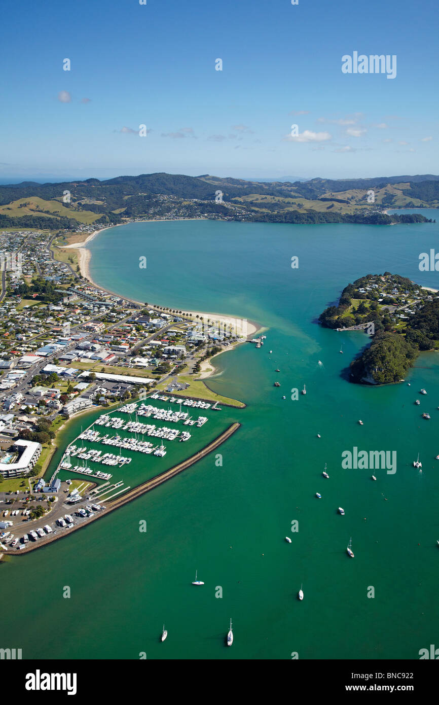 Marina, Whitianga Harbour, Whitianga, Penisola di Coromandel, Isola del nord, Nuova Zelanda - aerial Foto Stock