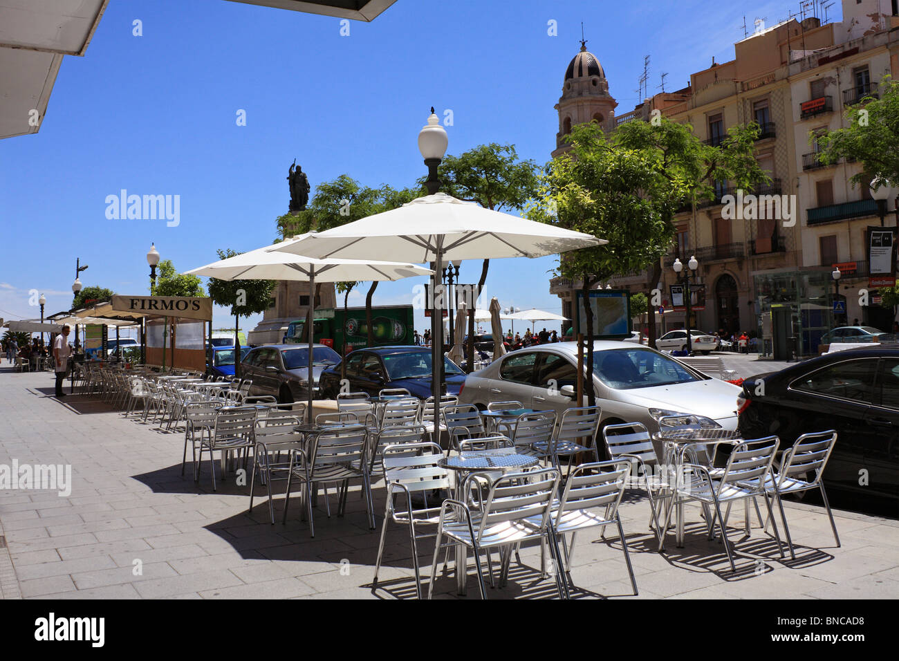 Rambla Nova in Tarragona, una città che si trova nel sud della Catalogna a nord-est della Spagna, dal Mediterraneo. Foto Stock