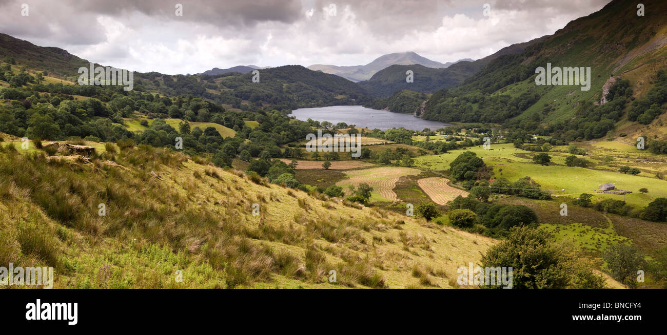 Regno Unito, Galles Snowdonia, scenic paesaggio panoramico sopra Gwynant Llyn Foto Stock