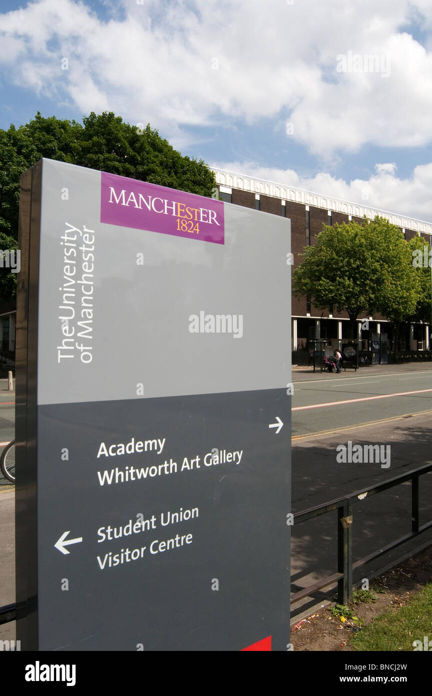 Manchester Metropolitan University formazione laurea gradi studente prestito studenti prestiti alti studi lo studio interno di apprendimento cit Foto Stock