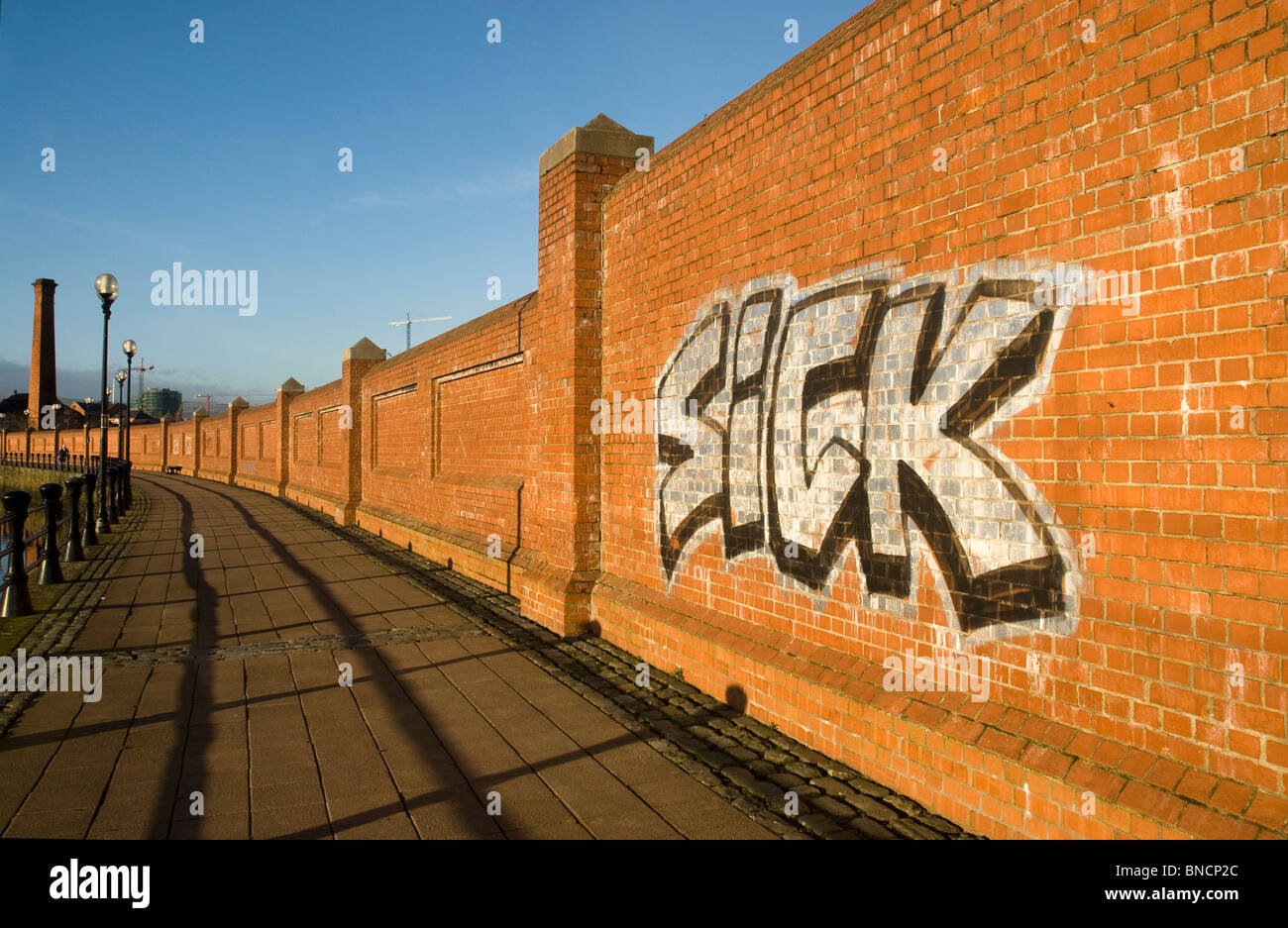 Passeggiata a fiume sul sit della vecchia Scirocco opere di Belfast. Foto Stock