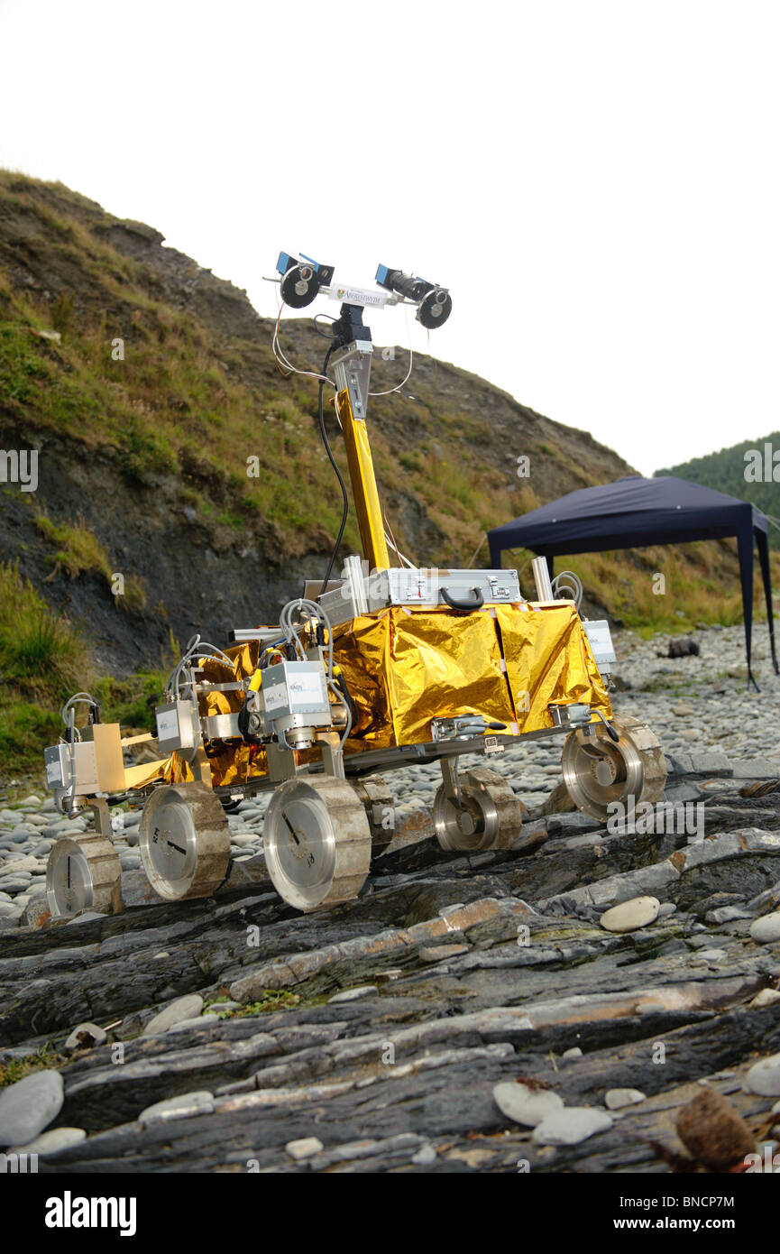 Un mock-up di Mars explorer robot sulla spiaggia Clarach vicino a Aberystwyth, 14 luglio 2010. Wales UK Foto Stock