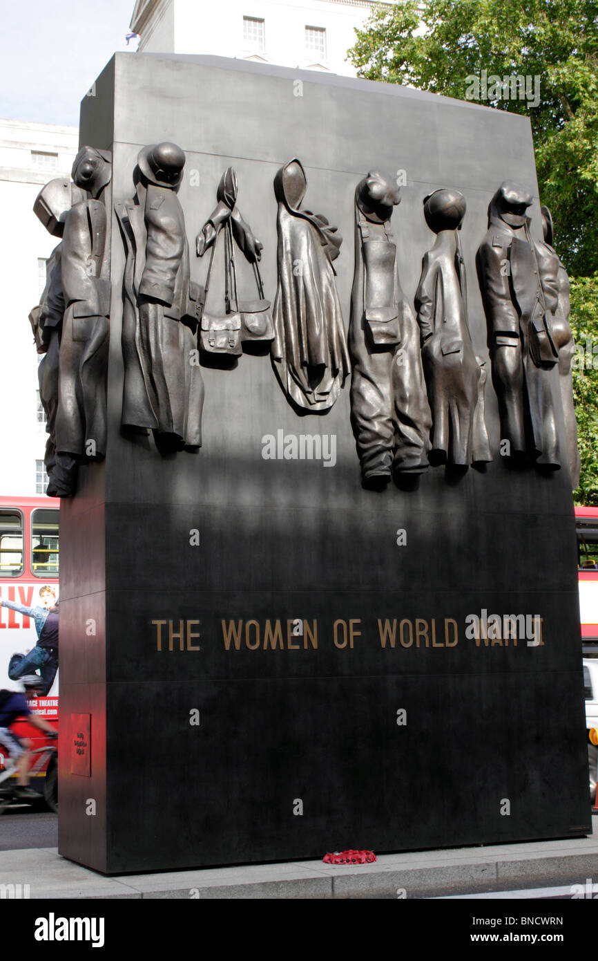 Le donne del Memoriale della Seconda Guerra Mondiale Whitehall London Foto Stock