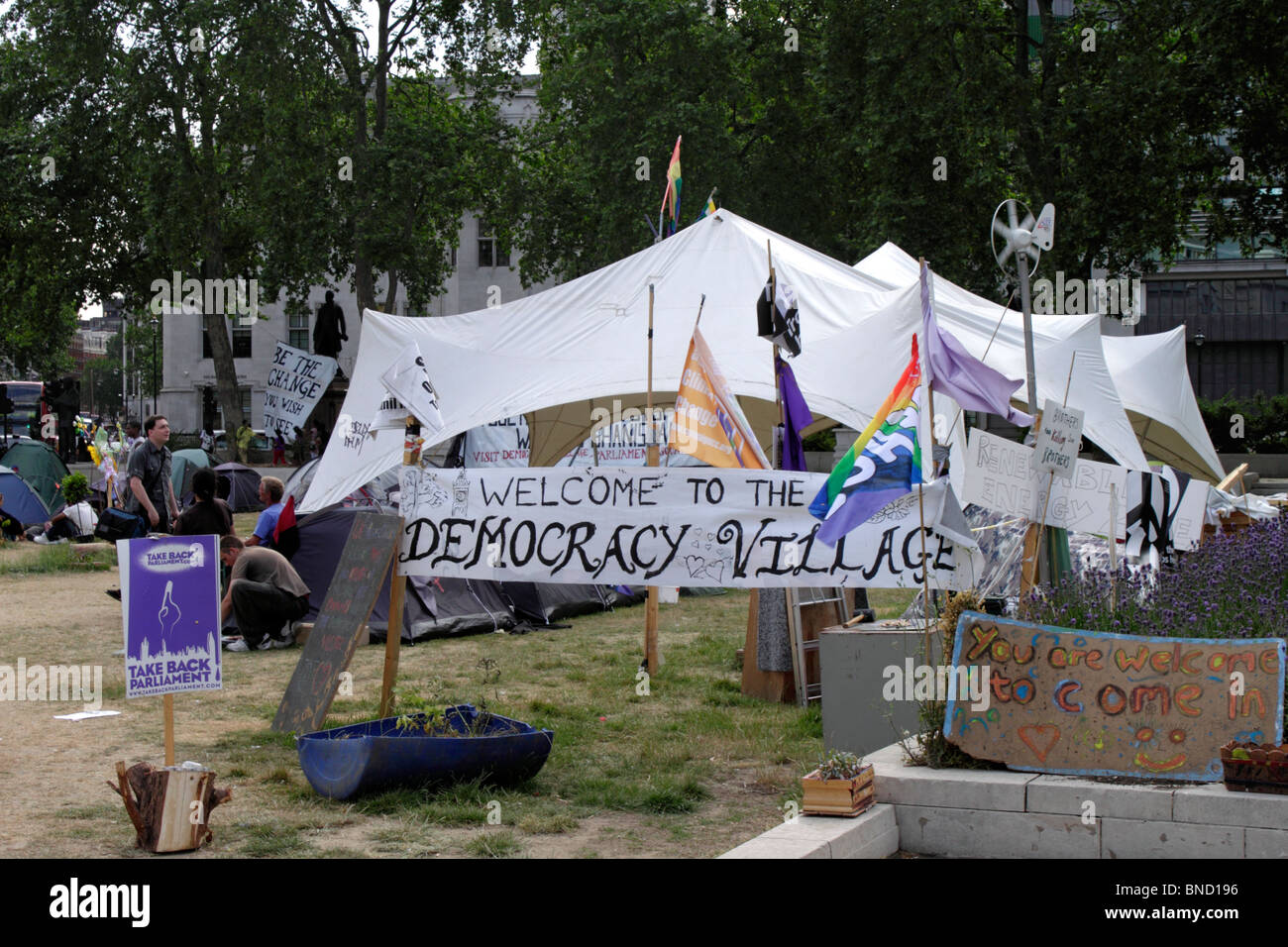 La democrazia villaggio Accampamento della pace in piazza del Parlamento Westminster London 6 Luglio 2010 Foto Stock