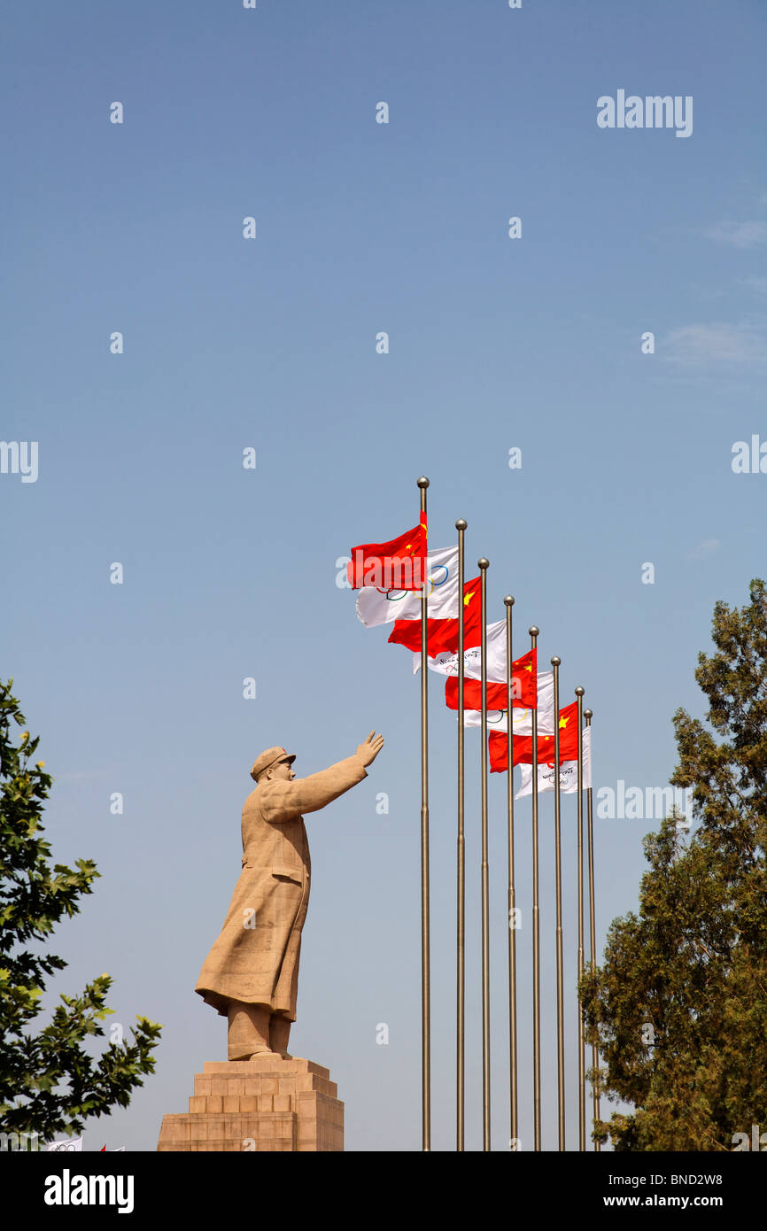 Statua di Mao Zedung, Piazza del Popolo, Kashgar, provincia dello Xinjiang, Cina Foto Stock