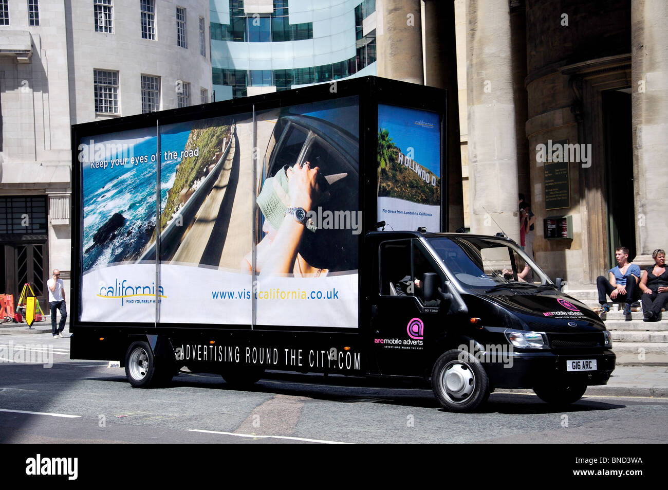 Mobili pubblicità segno, Regent Street, City of Westminster, Londra, Inghilterra, Regno Unito Foto Stock