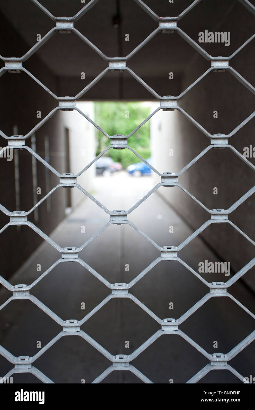 Vista panoramica attraverso il cancello di sicurezza, Berlino. Foto Stock