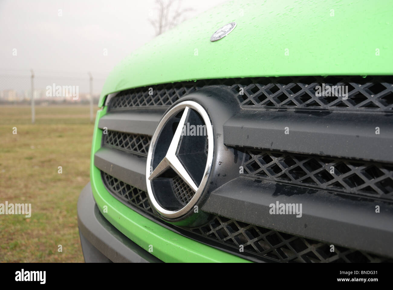 Mercedes-Benz Sprinter 260 CDI Van - verde - L3H2 - Tedesco MCV Van - cappa, griglia anteriore con Mercedes badge, emblema Foto Stock