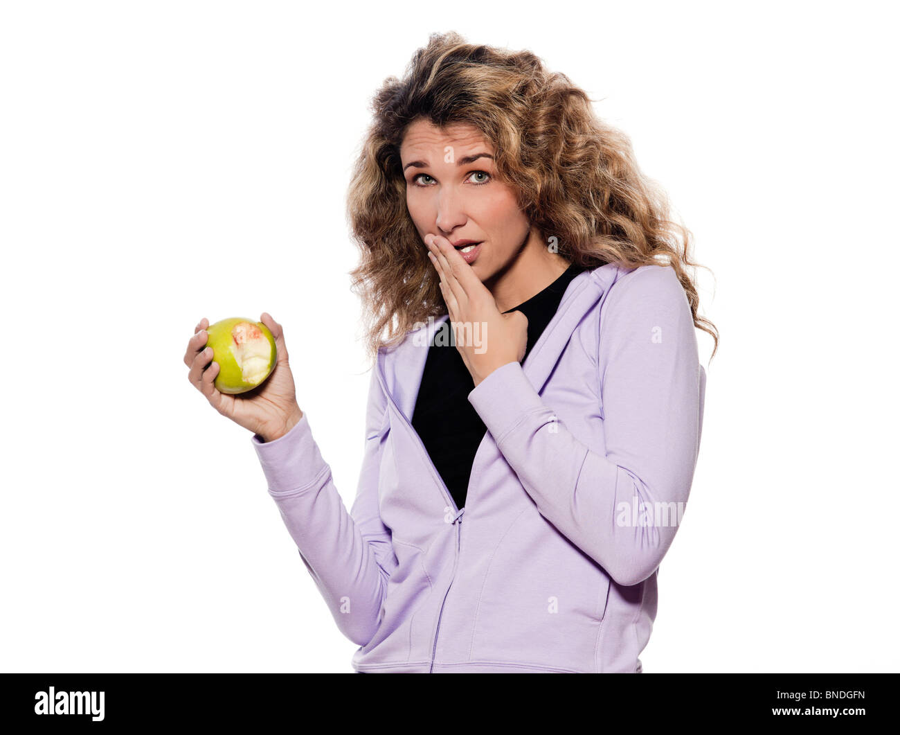 La donna caucasica denti doloroso ritratto studio isolato su sfondo bianco Foto Stock