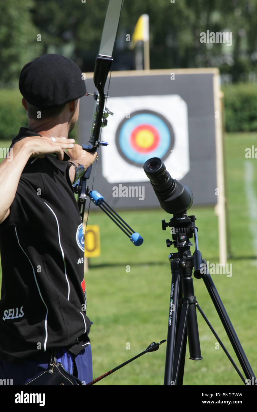 Azione di tiro con l'arco Natwest Island Games 2009 a Backeberg in Mariehamn sulle isole Åland, 30 giugno 2009 Foto Stock