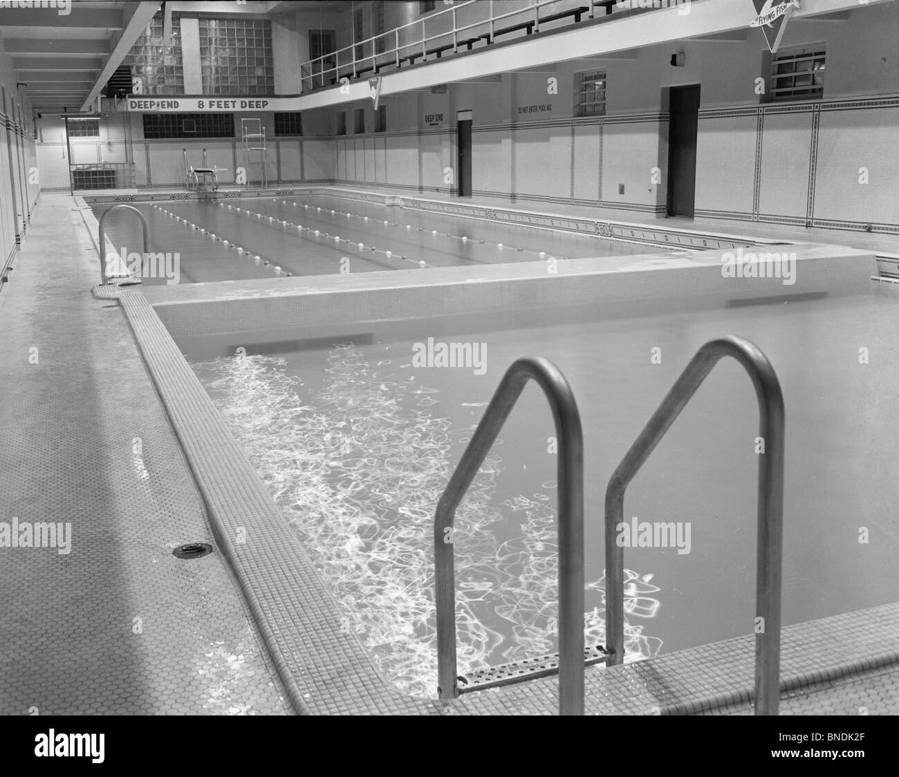 Elevato angolo di vista piscina Foto Stock