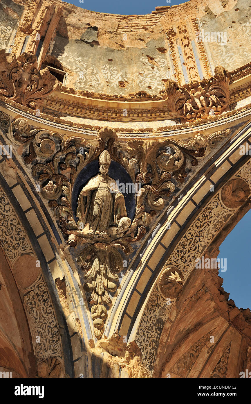 Le rovine della chiesa di San Agustín del Pueblo Viejo de Belchite. Foto Stock