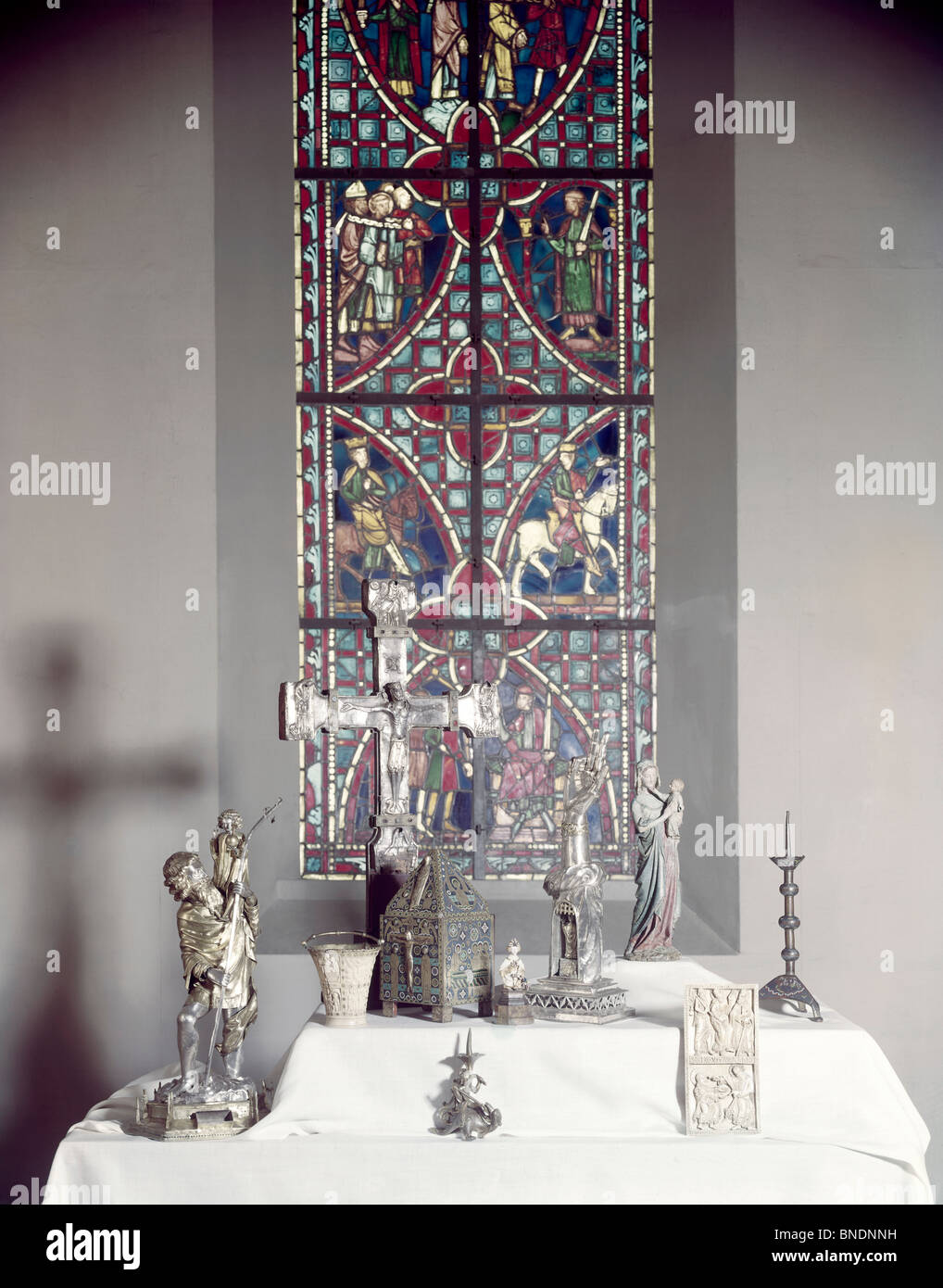 Stati Uniti d'America, New York, Metropolitan Museum di arte medievale, vetrate e statue, Foto Stock