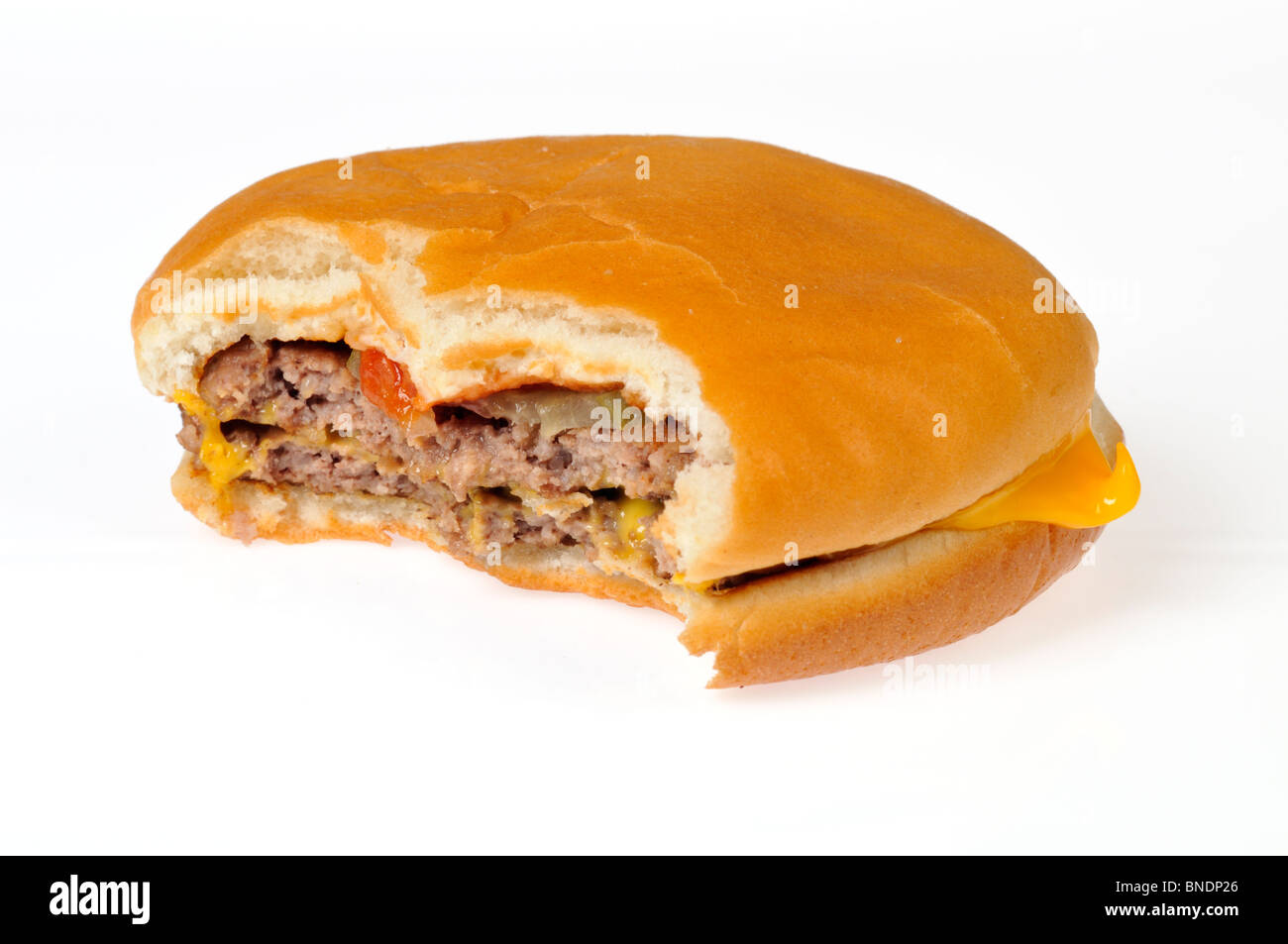 McDonalds double cheeseburger con morso ritaglio mancante Foto Stock