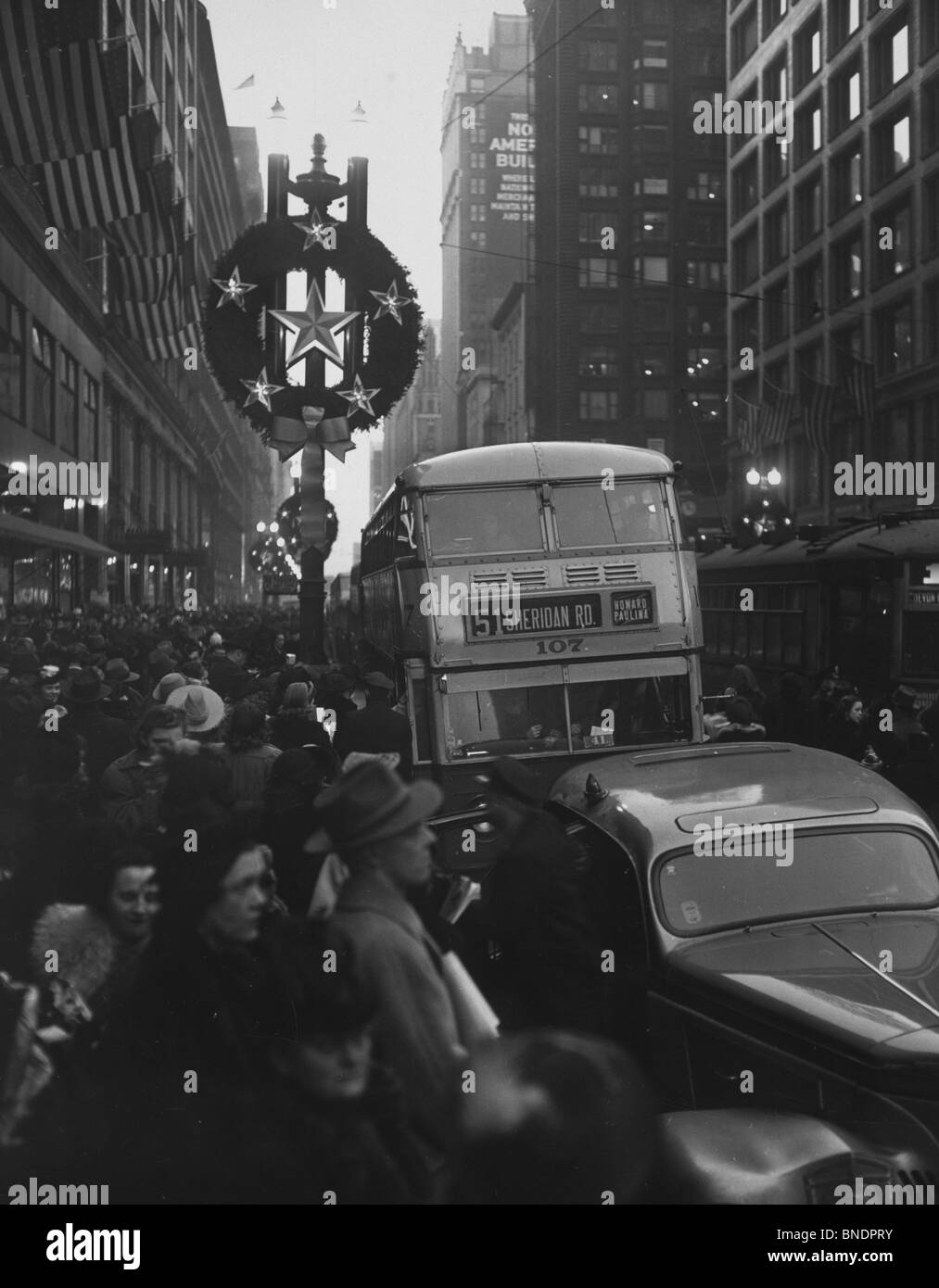 Folla su una strada, Chicago, Illinois, Stati Uniti d'America Foto Stock