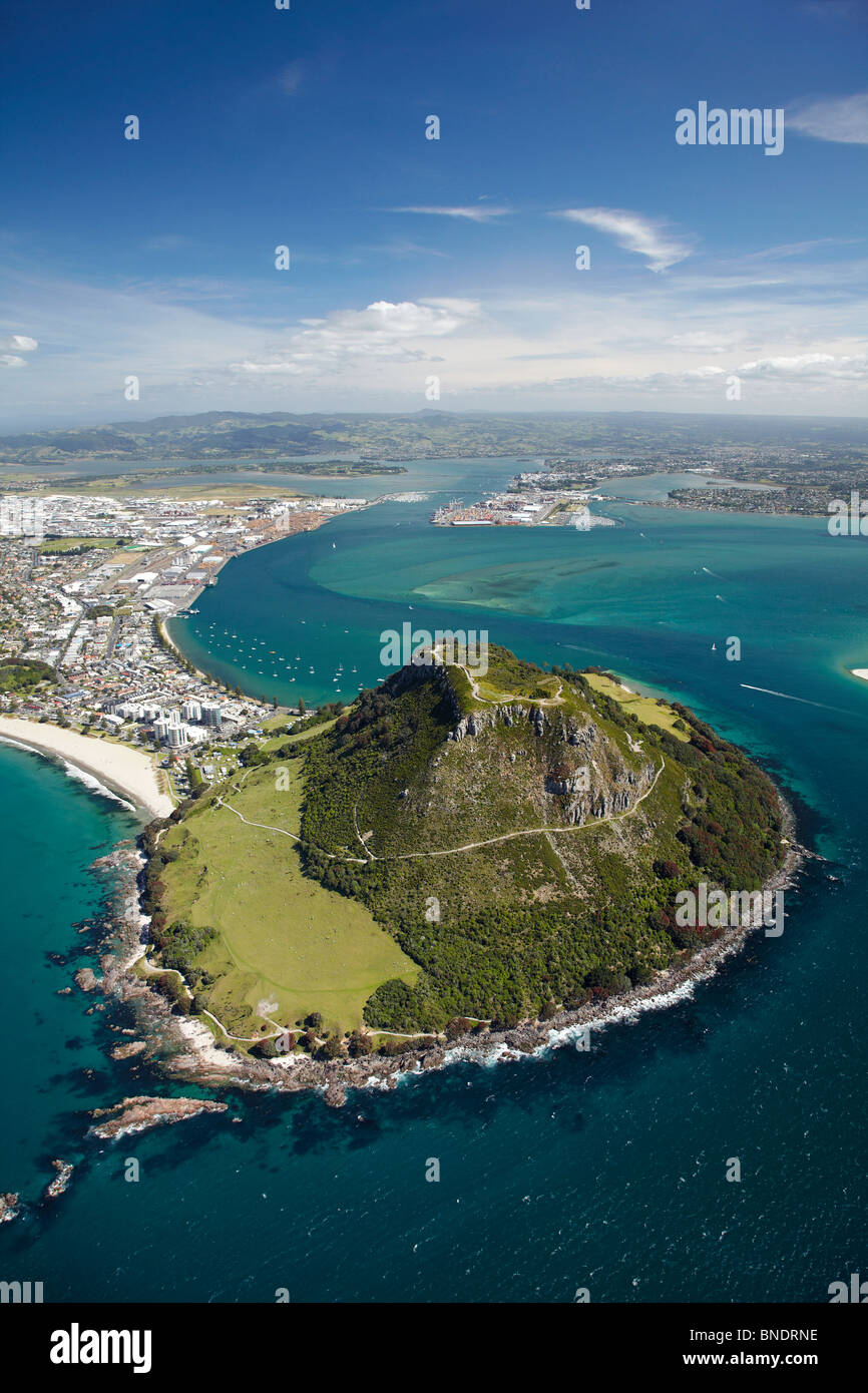 Mount Maunganui e Tauranga Harbour, Baia di Planty, Isola del nord, Nuova Zelanda - aerial Foto Stock