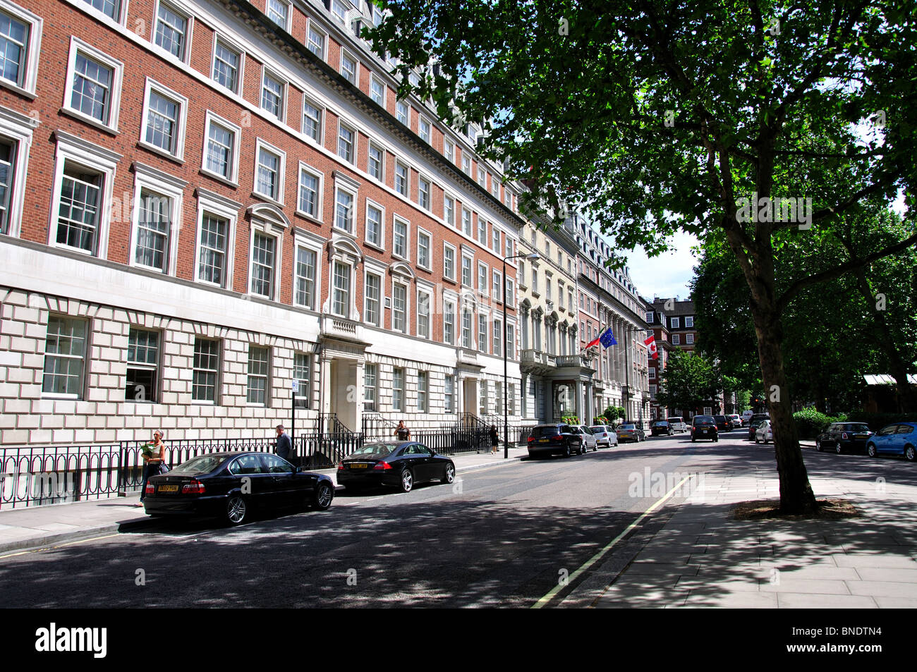 Grosvenor Square, Mayfair, West End, la City of Westminster, Londra, Inghilterra, Regno Unito Foto Stock