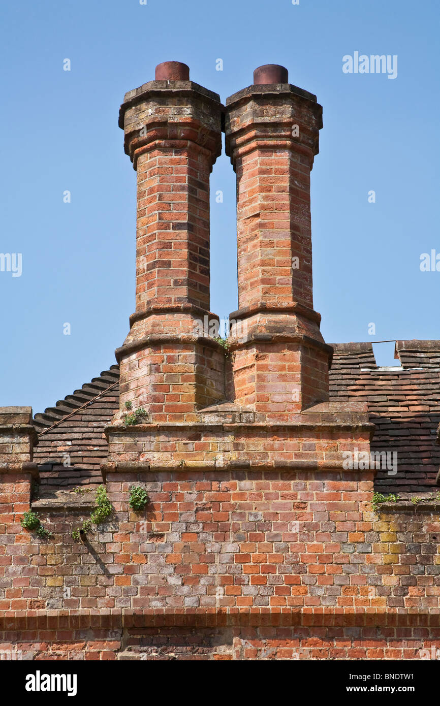 Camini a Farnham Castle Casa di gate, Surrey Foto Stock