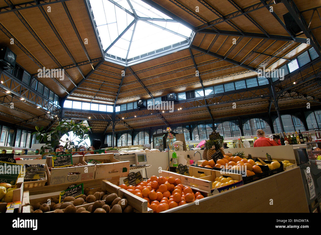 Albi - mercato tipico mercato coperto di Albi, Tarn, Francia, Europa Foto Stock