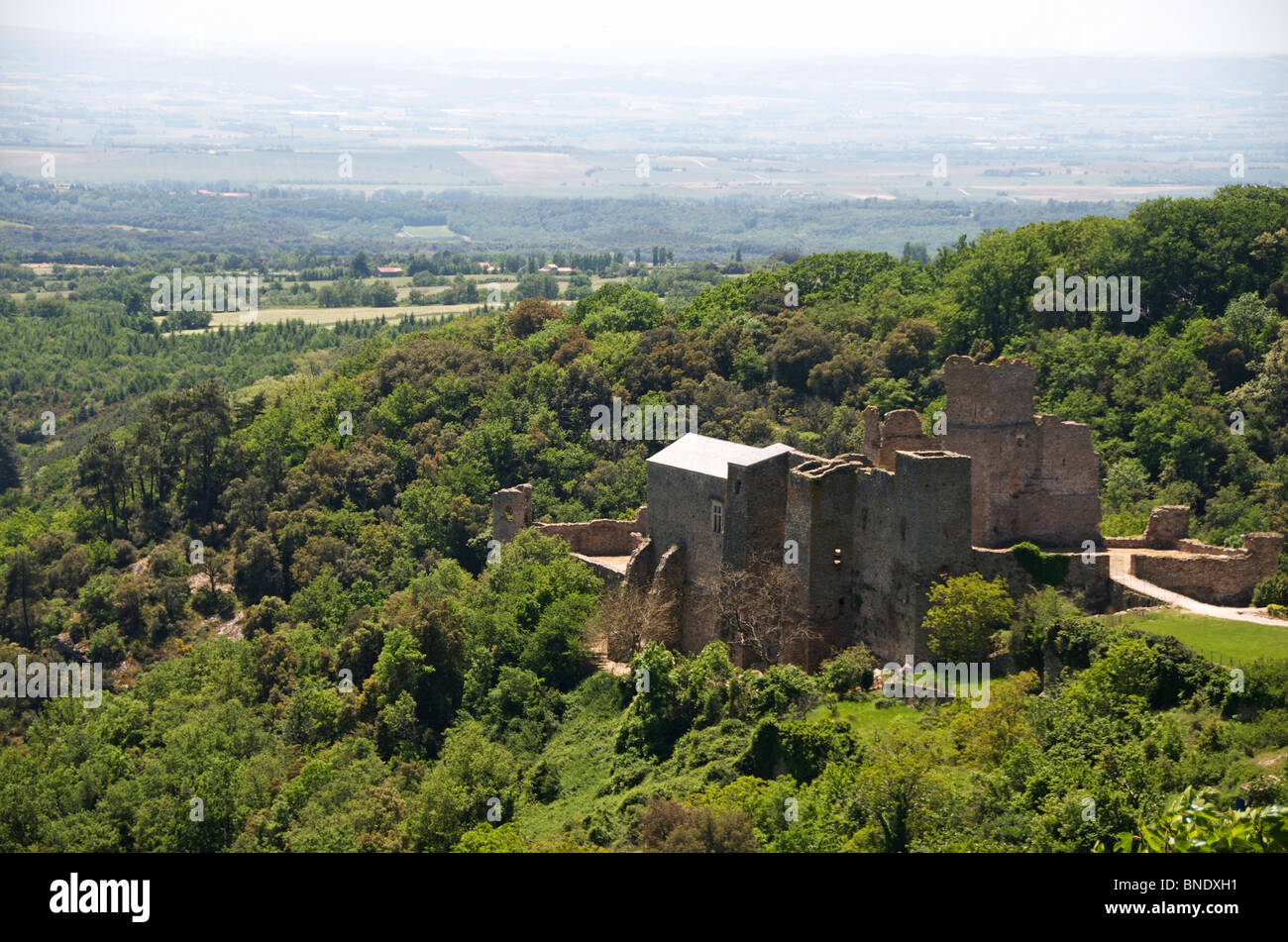 Rovinato fortezza Saissac. Aude. Languedoc-Roussillon. Francia Foto Stock