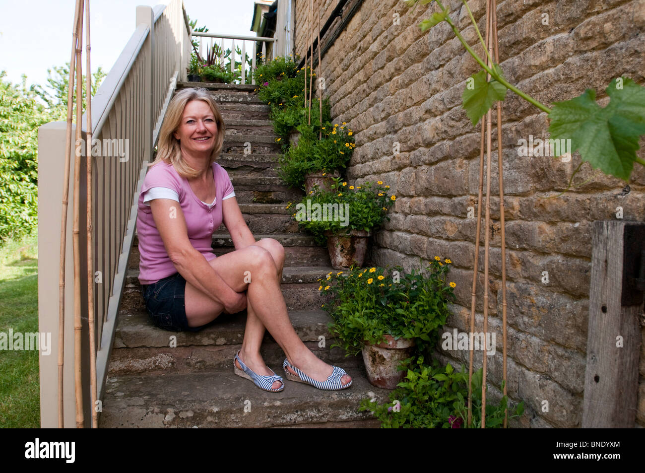 Paesaggio giardiniere, autore e la radio e la TV di personalità, Bunny Guinness Foto Stock