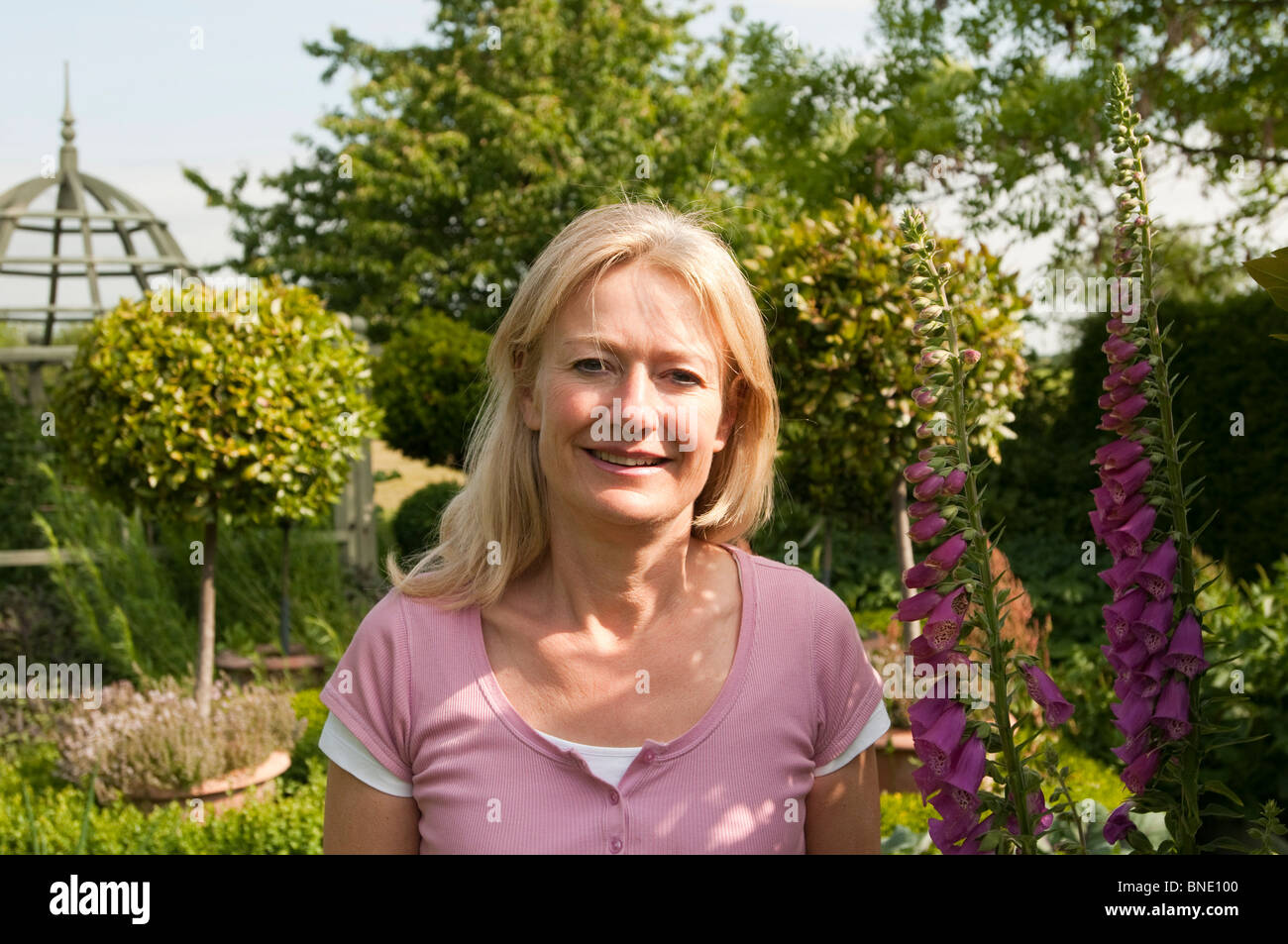 Paesaggio giardiniere, autore e la radio e la TV di personalità, Bunny Guinness Foto Stock