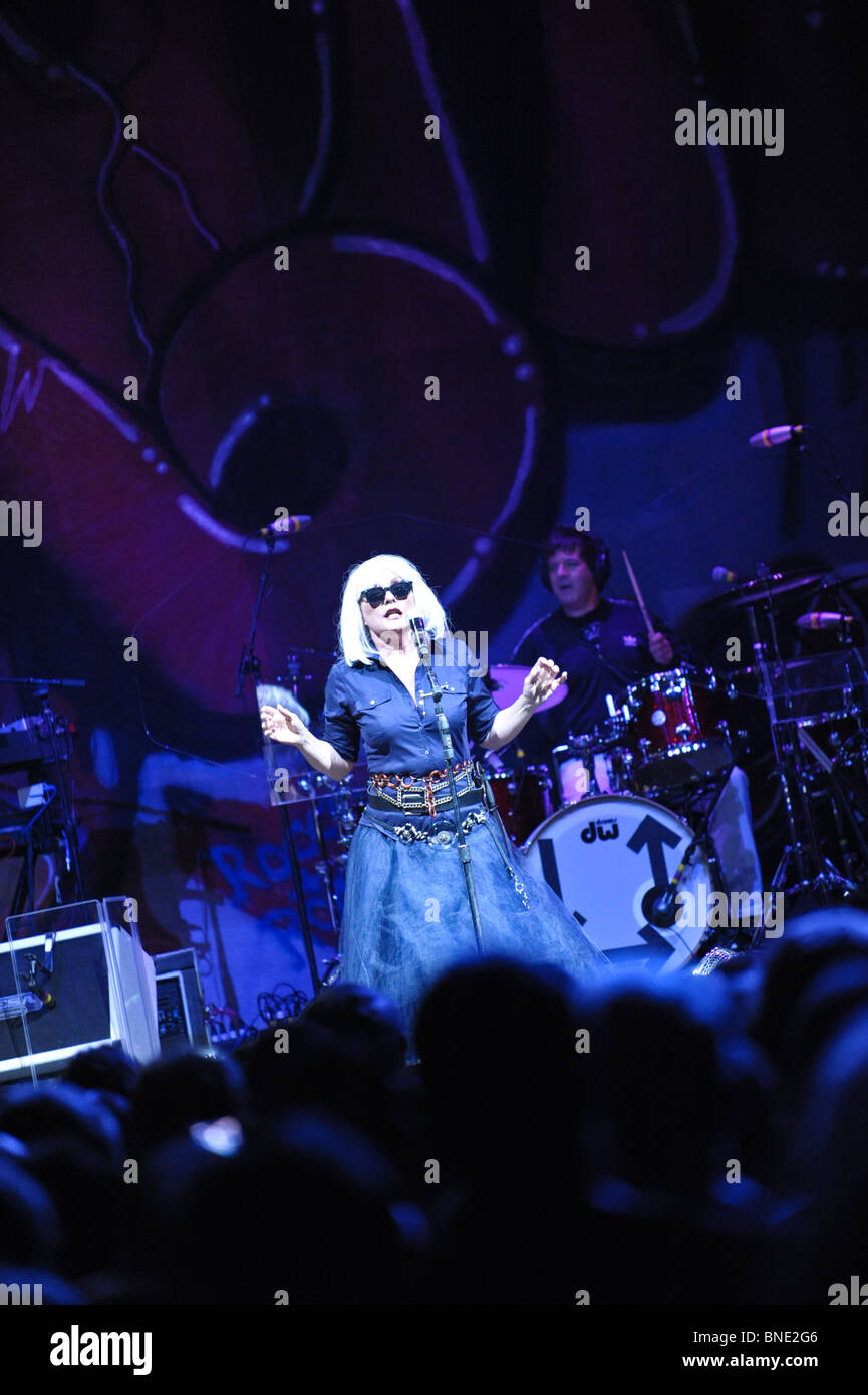 Debbie Harry e Blondie sul palco a Wolverhampton sala civica Foto Stock