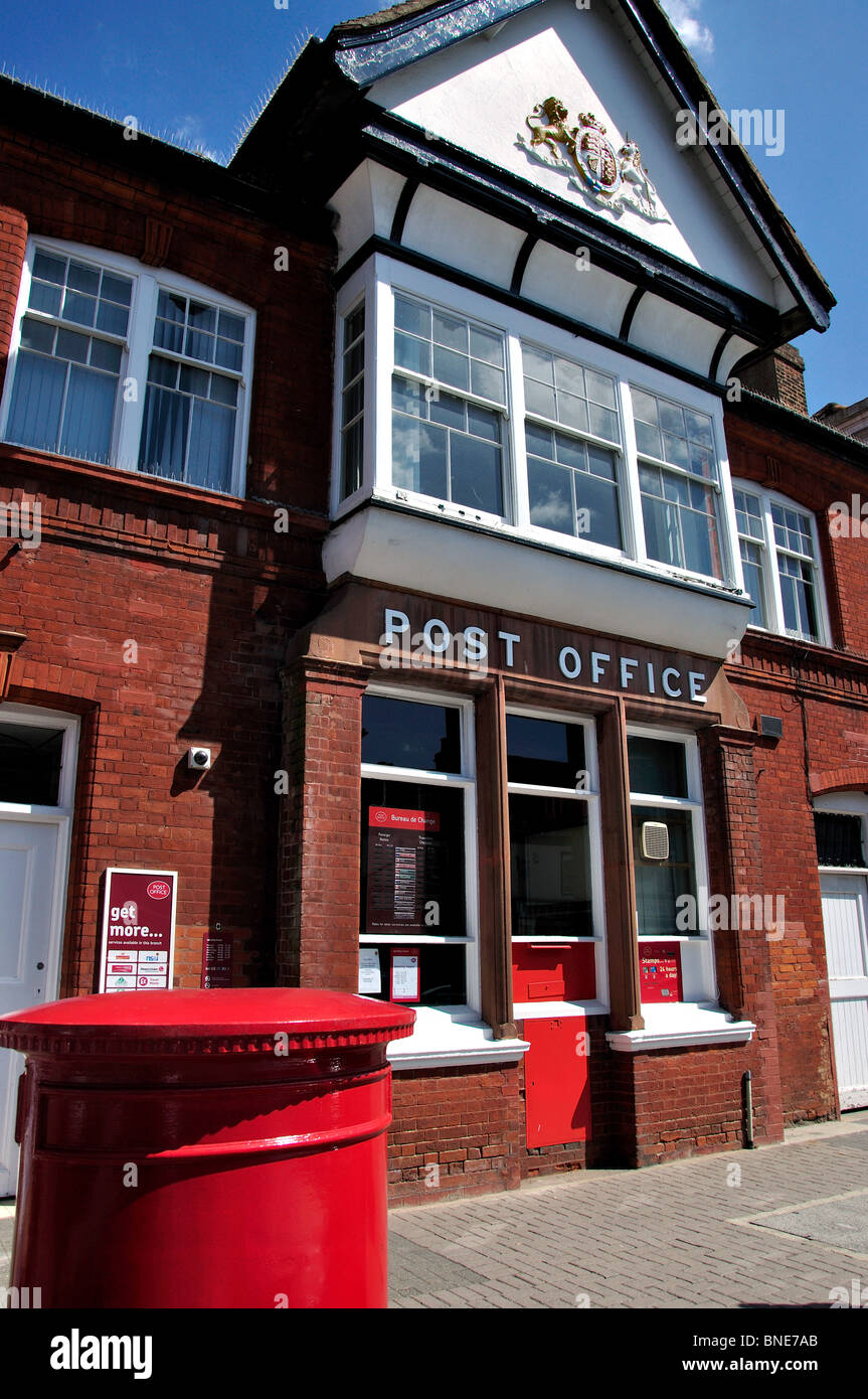 Uffici postali principali frontage, High Street, Hoddesdon Hertfordshire, England, Regno Unito Foto Stock