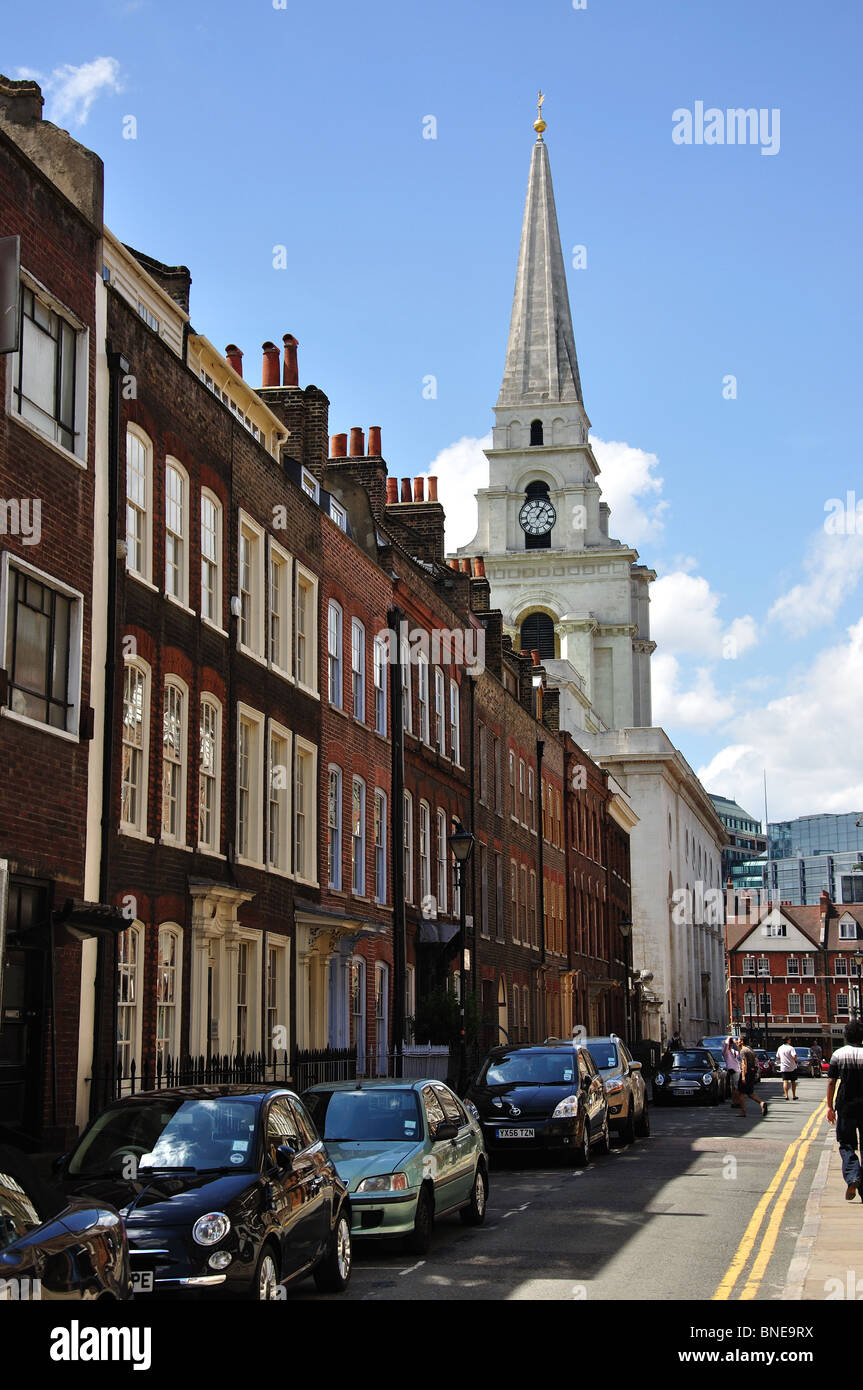 Fournier Street che mostra la Chiesa di Cristo, Spitalfields, Il London Borough of Tower Hamlets, London, England, Regno Unito Foto Stock