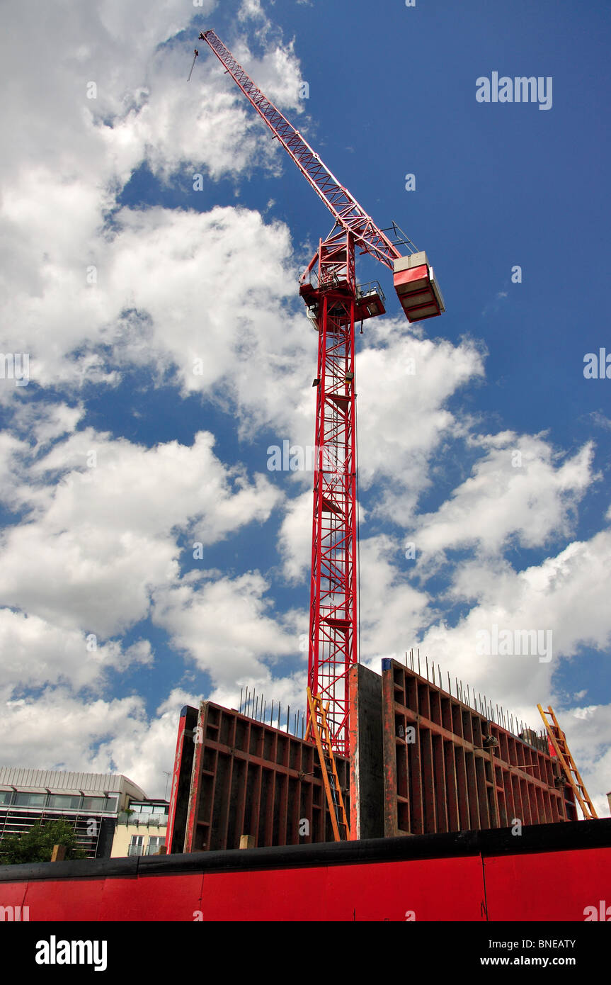 Gru da cantiere, Spitalfields, Il London Borough of Tower Hamlets, London, England, Regno Unito Foto Stock