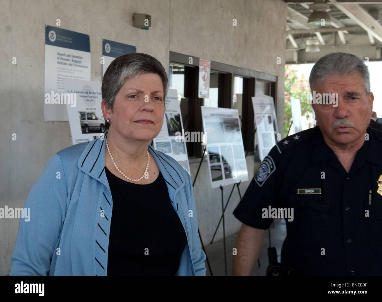 Stati Uniti Il Segretario del Dipartimento per la Sicurezza Interna Janet Napolitano tours il Laredo, Texas, la porta di entrata Foto Stock