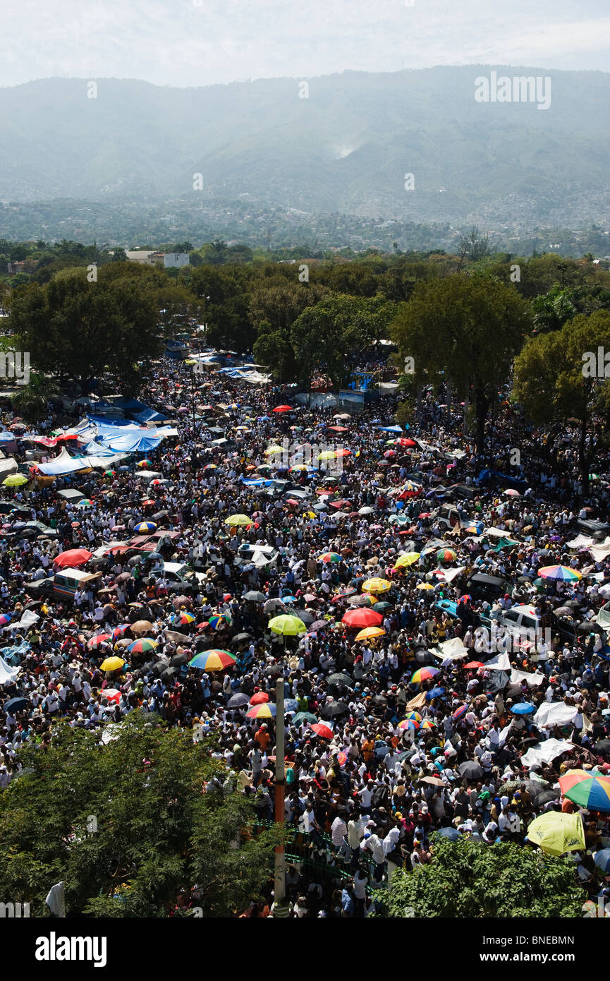 Il memorial day celebrazione 1 mese dopo il gennaio 2010 terremoto, Port-au-Prince, Haiti, dei Caraibi Foto Stock