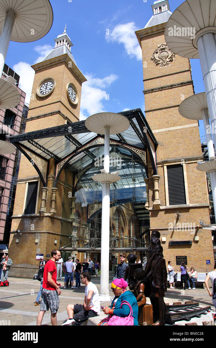 Speranza Square, Liverpool Street Station, Speranza Square, City of London, Londra, Inghilterra, Regno Unito Foto Stock