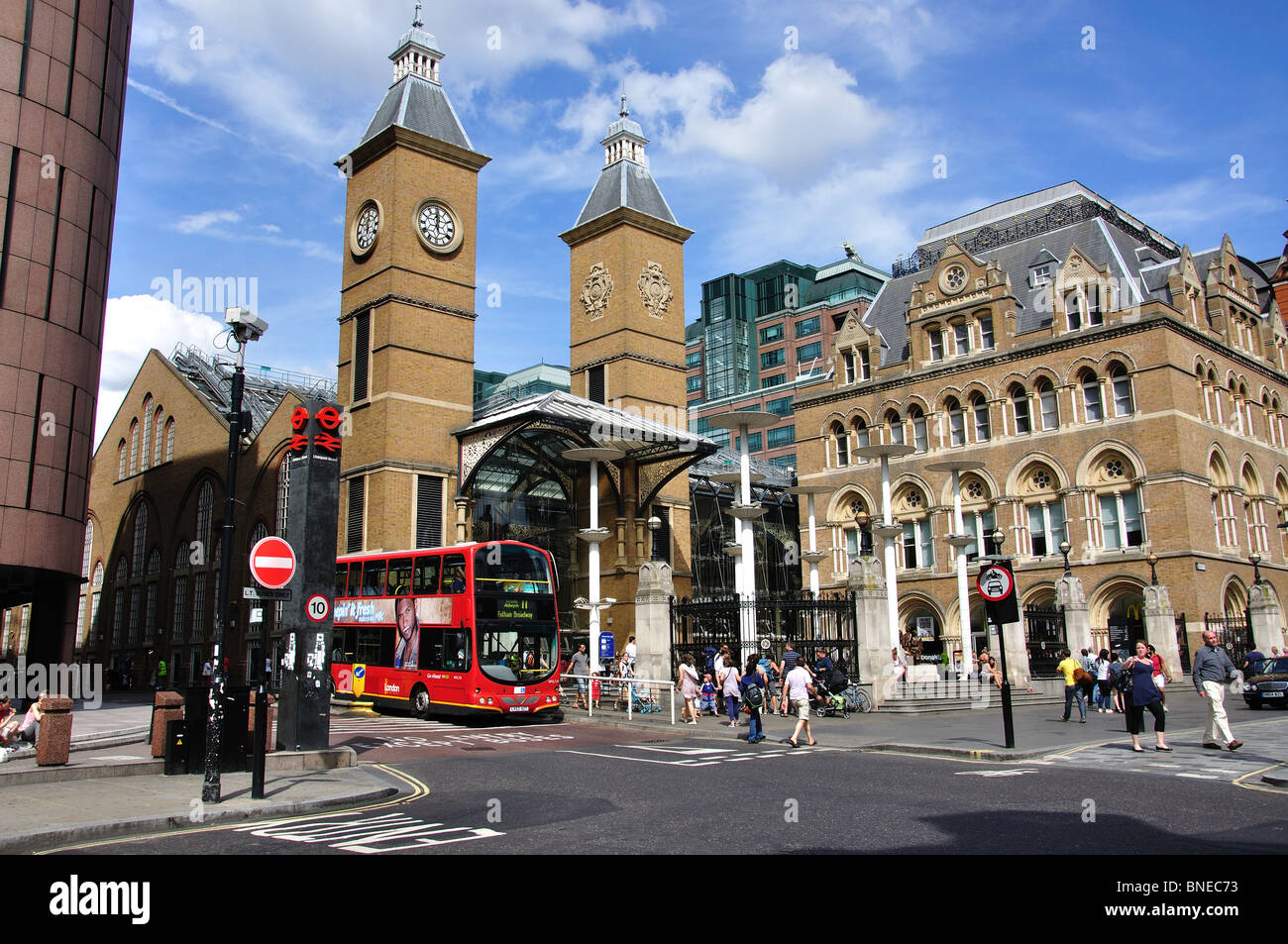 Dalla stazione di Liverpool Street, City of London, Londra, Inghilterra, Regno Unito Foto Stock