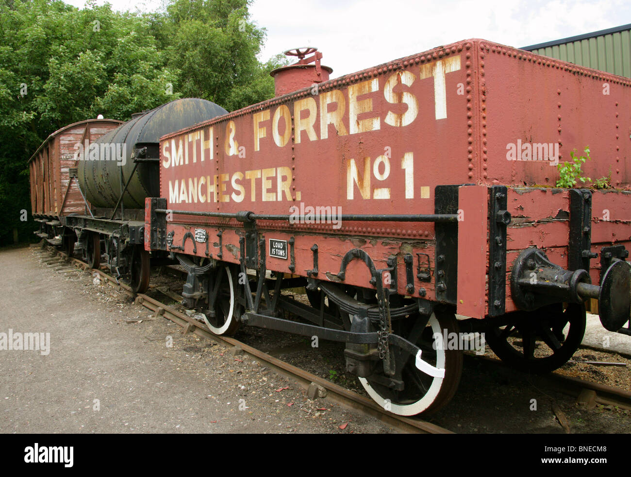 Il materiale rotabile ferroviario in attesa di restauro, Didcot Railway Centre e Museo, Didcot, Oxfordshire. Foto Stock